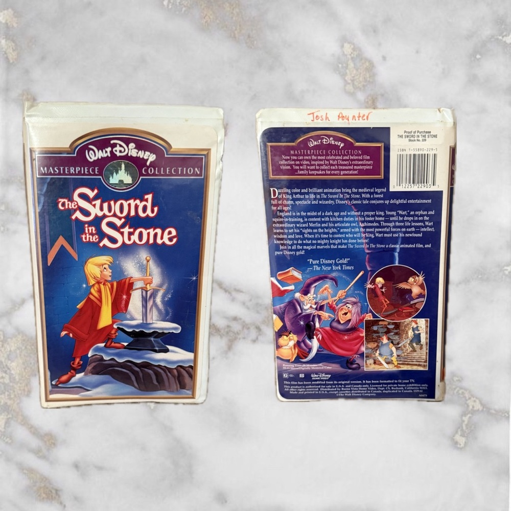 Disney Masterpiece Collection The Sword in the Stone VHS - Red and Blue